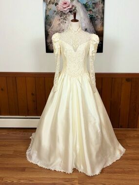 Beautiful Vintage 90s Laura Salkin Ivory Satin Wedding Gown